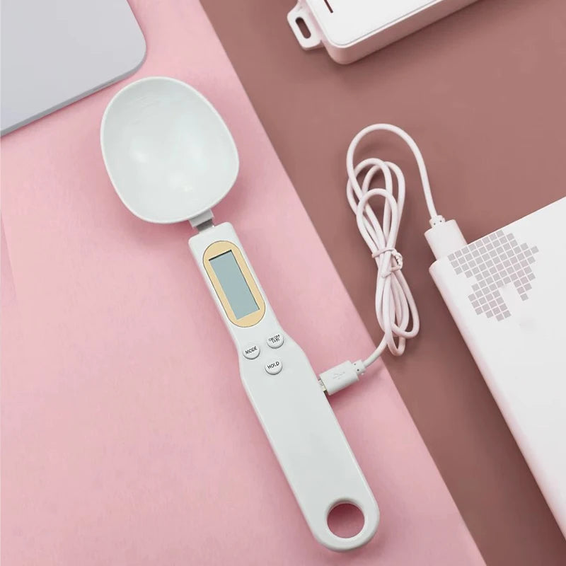 Small battery-operated electronic measuring spoon