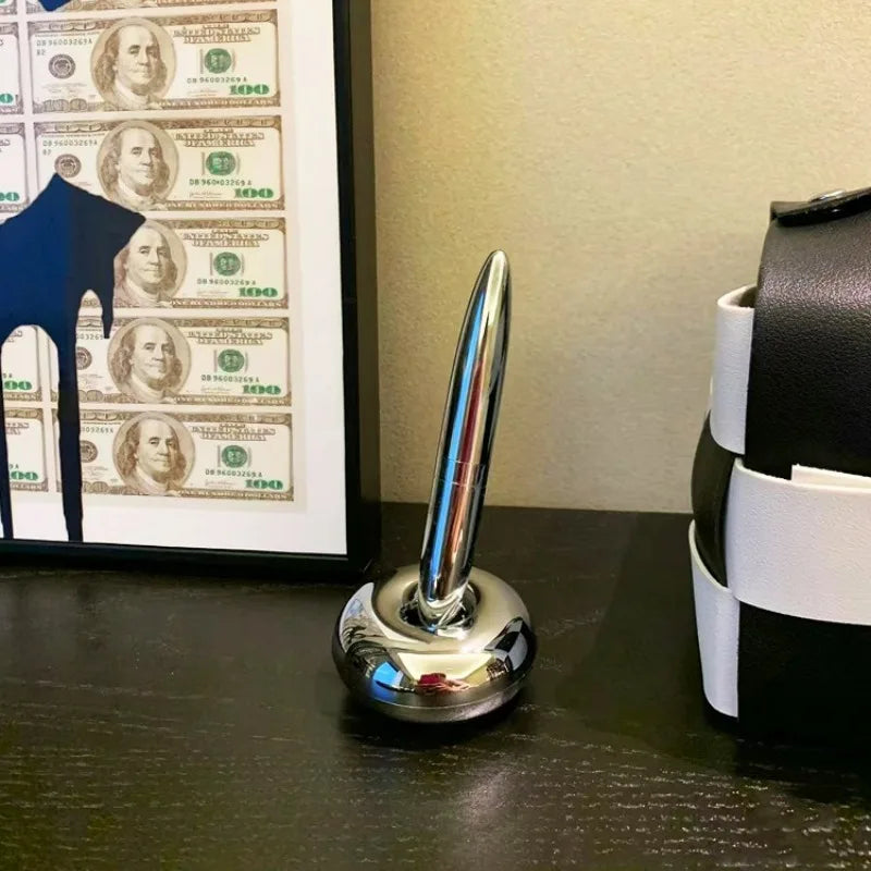 Hanging magnetic pen